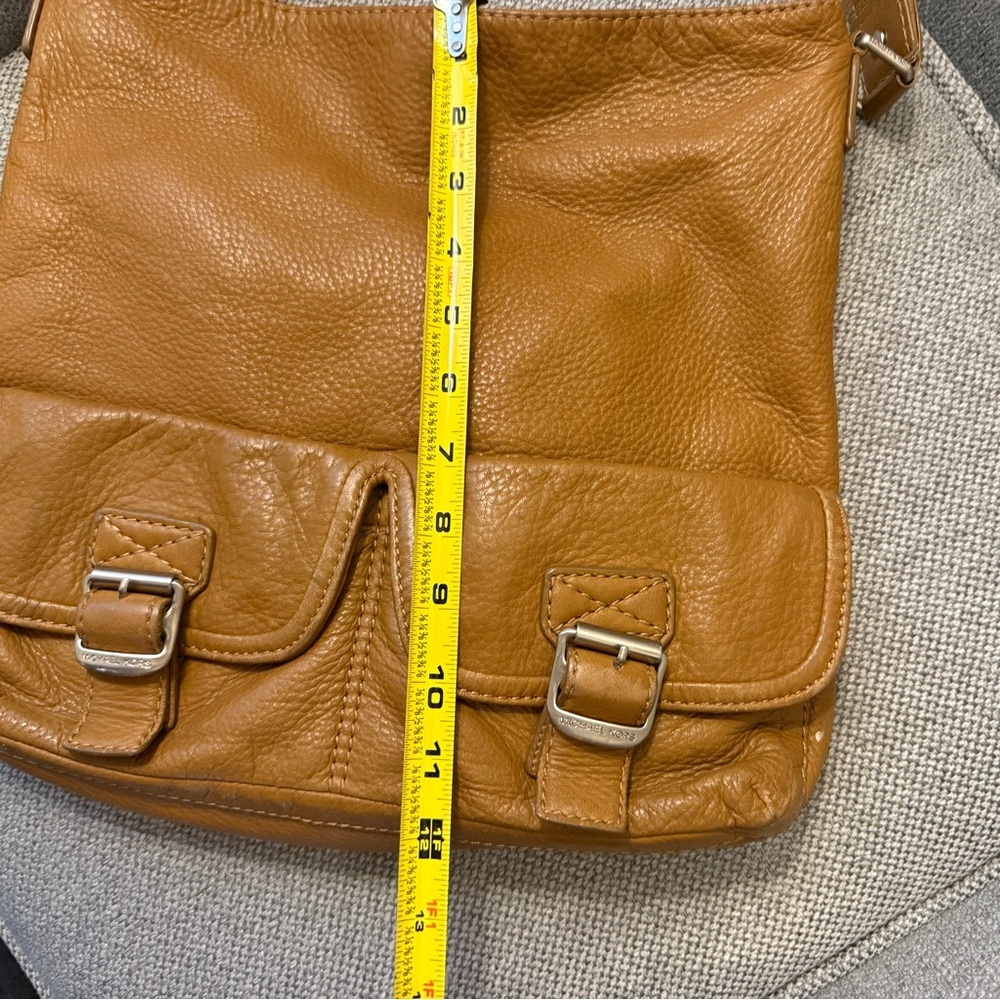 Michael Kors Tan Leather Shoulder Bag - Picture 5 of 6
